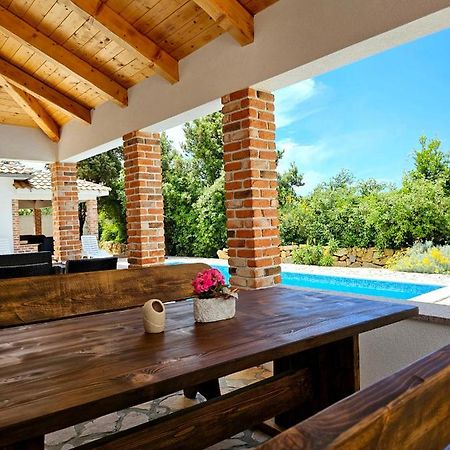 Holiday Homes Sintija Kampor Εξωτερικό φωτογραφία