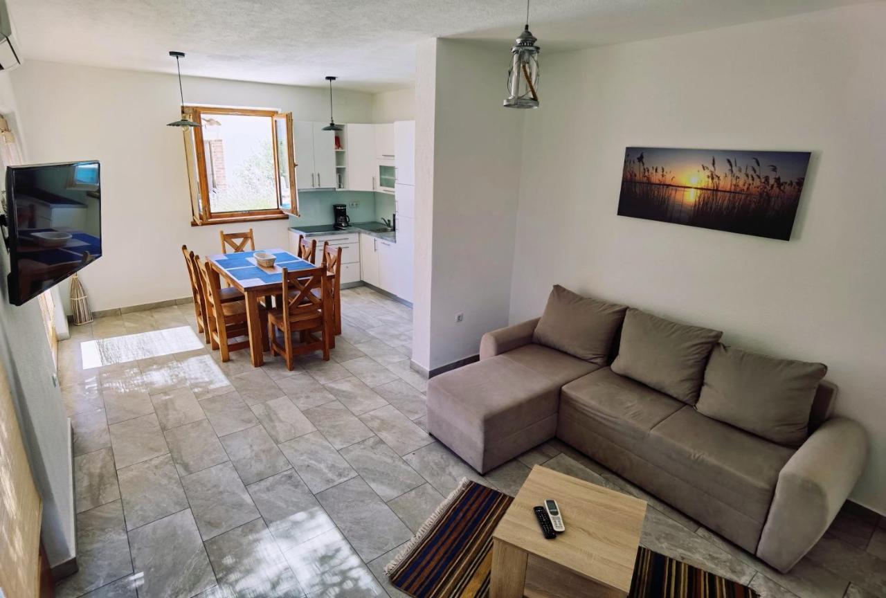 Holiday Homes Sintija Kampor Εξωτερικό φωτογραφία