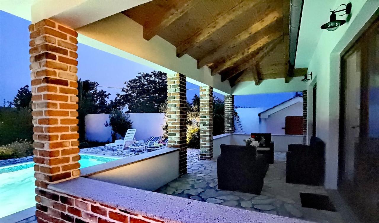Holiday Homes Sintija Kampor Εξωτερικό φωτογραφία