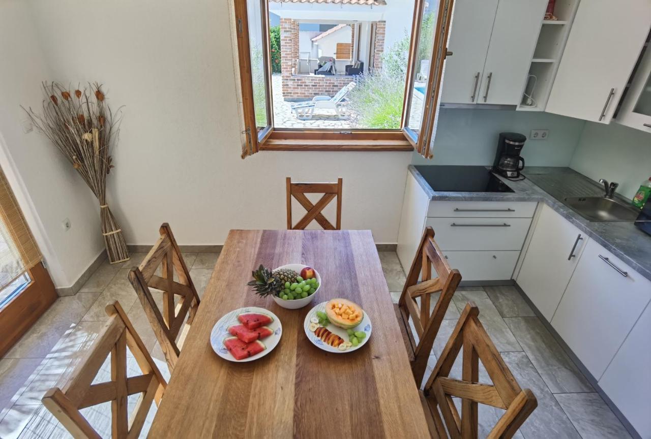 Holiday Homes Sintija Kampor Εξωτερικό φωτογραφία