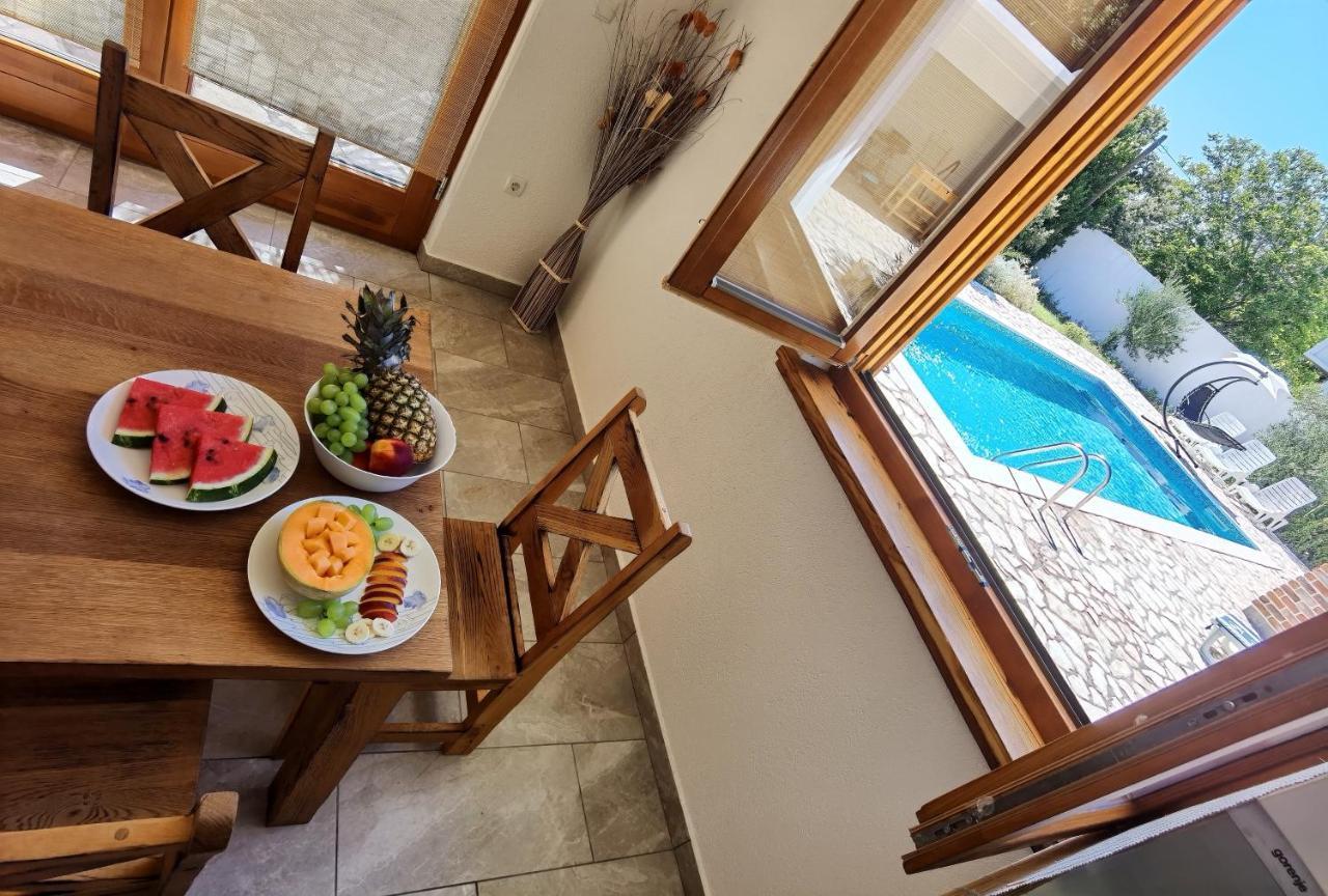 Holiday Homes Sintija Kampor Εξωτερικό φωτογραφία