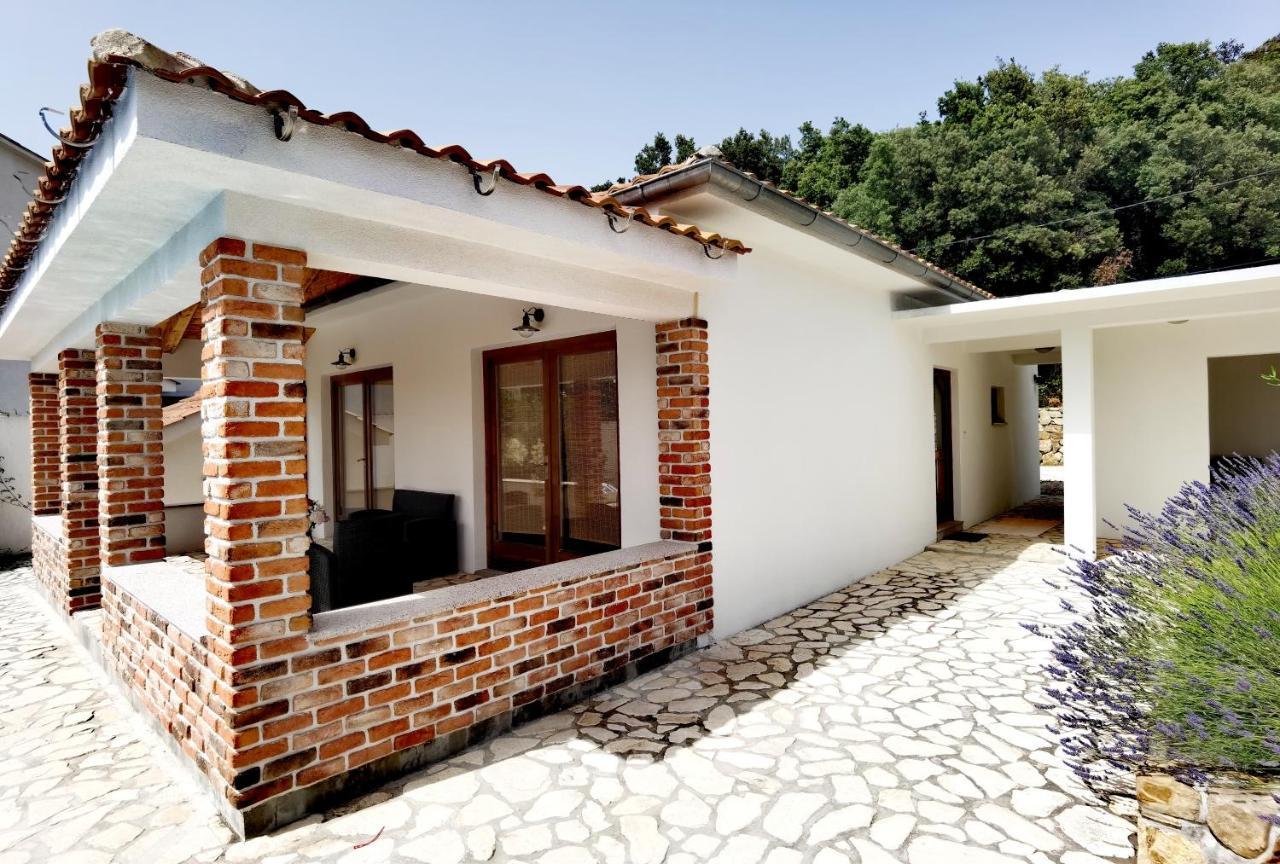 Holiday Homes Sintija Kampor Εξωτερικό φωτογραφία