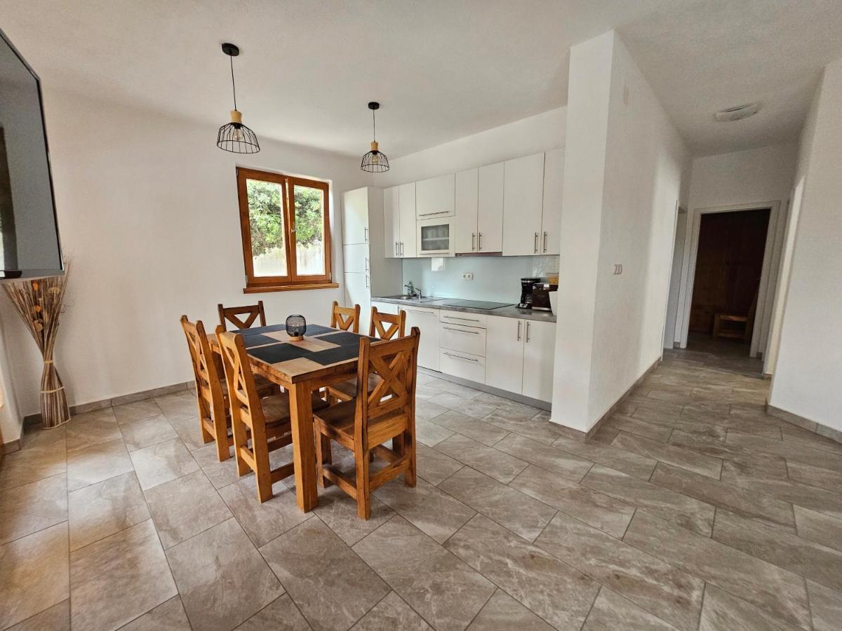 Holiday Homes Sintija Kampor Εξωτερικό φωτογραφία