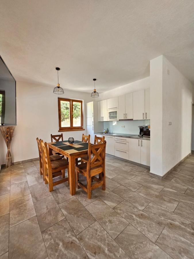 Holiday Homes Sintija Kampor Εξωτερικό φωτογραφία