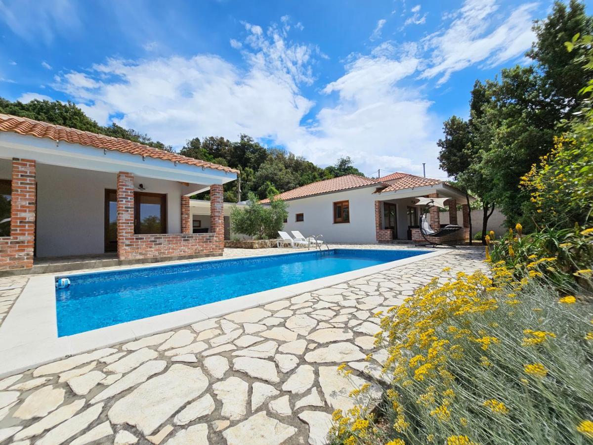 Holiday Homes Sintija Kampor Εξωτερικό φωτογραφία