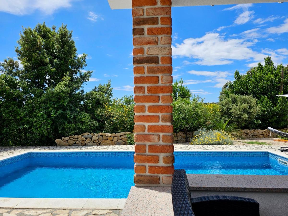 Holiday Homes Sintija Kampor Εξωτερικό φωτογραφία