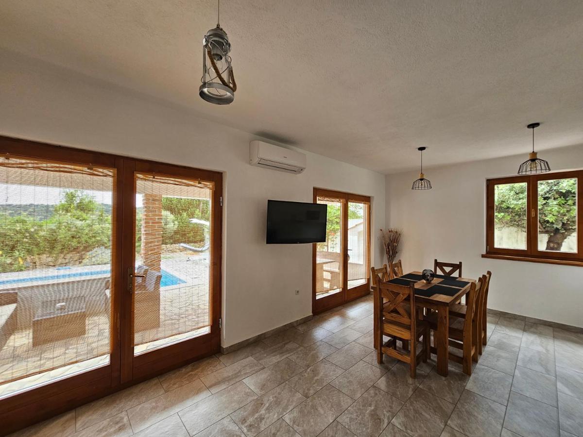 Holiday Homes Sintija Kampor Εξωτερικό φωτογραφία