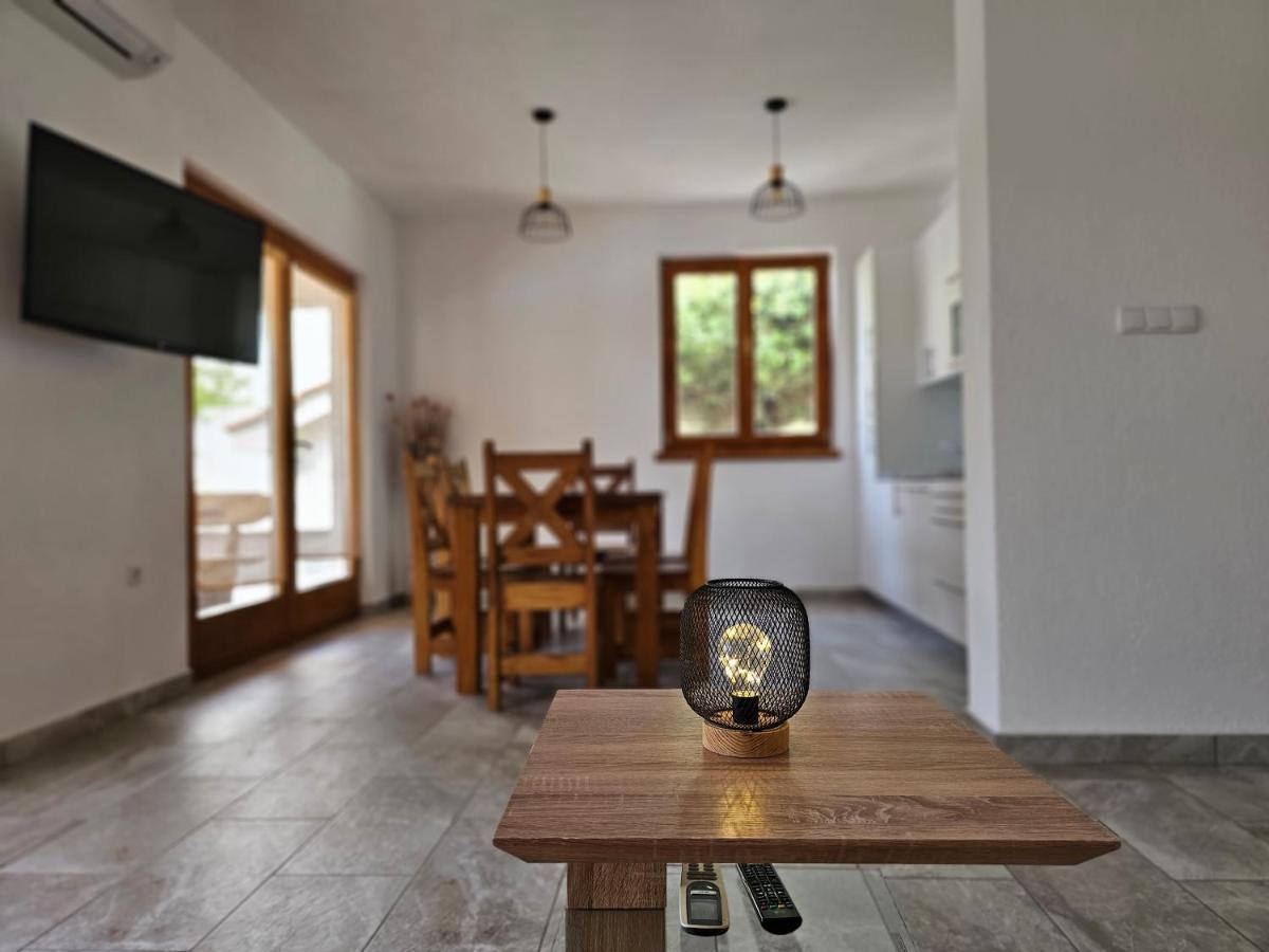 Holiday Homes Sintija Kampor Εξωτερικό φωτογραφία