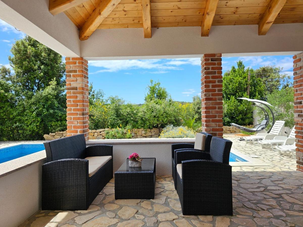 Holiday Homes Sintija Kampor Εξωτερικό φωτογραφία