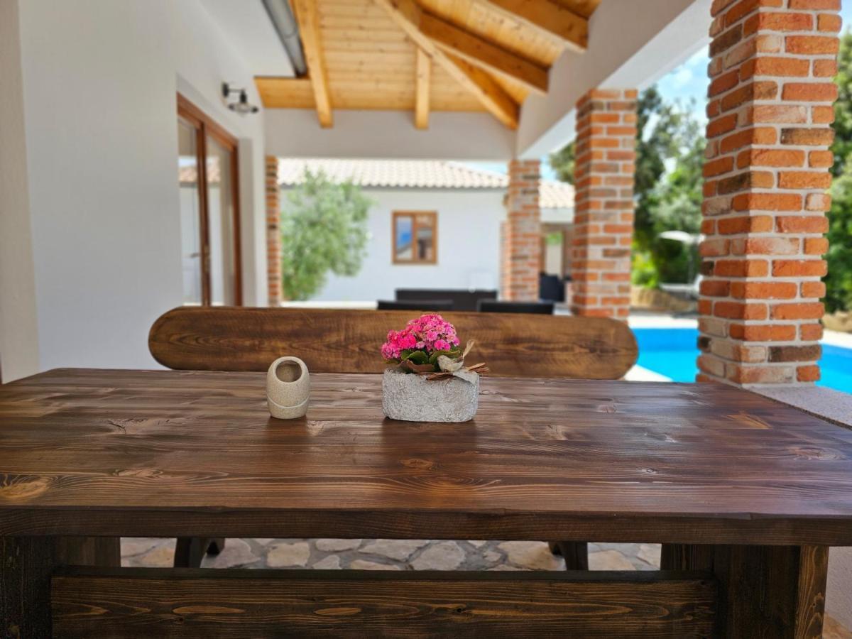 Holiday Homes Sintija Kampor Εξωτερικό φωτογραφία