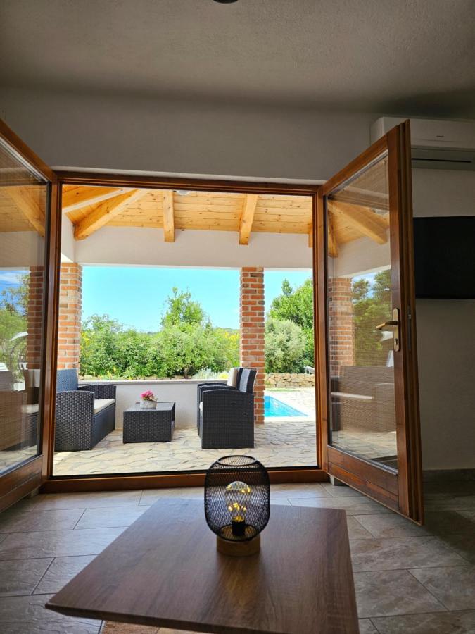 Holiday Homes Sintija Kampor Εξωτερικό φωτογραφία