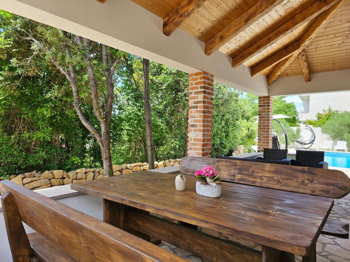 Holiday Homes Sintija Kampor Εξωτερικό φωτογραφία